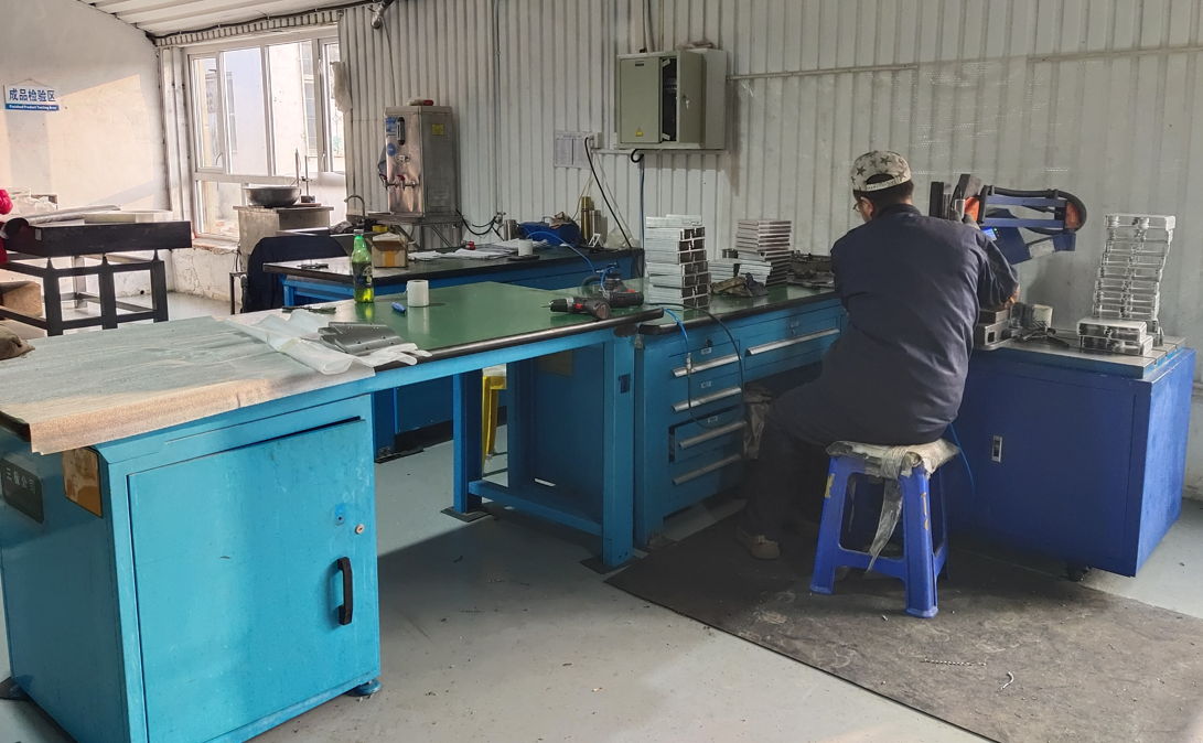 人工處理<a href=http://m.180858.cn/ target=_blank class=infotextkey>加工</a>